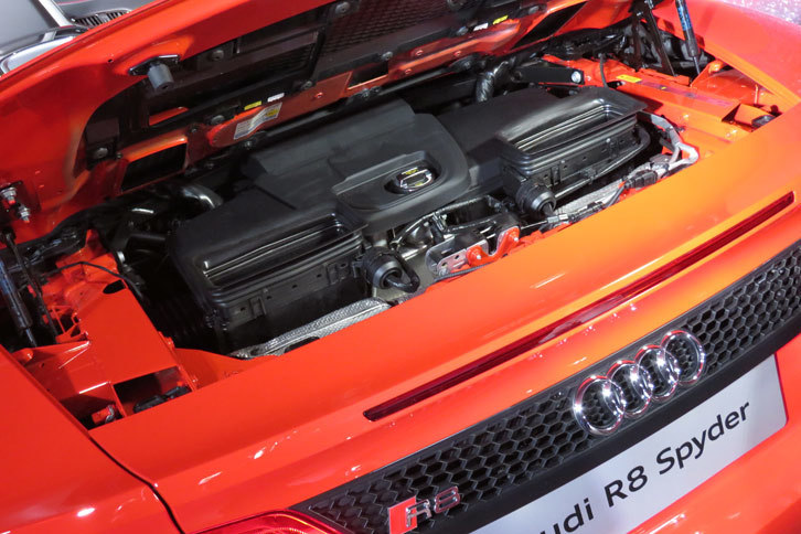 アウディR8スパイダー（メンテナンスハッチ）