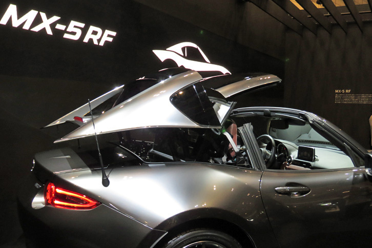 電動開閉式のリトラクタブルハードトップ。