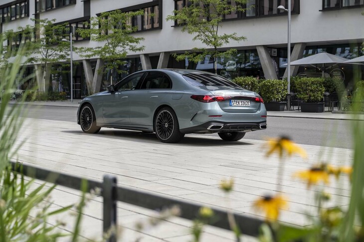 メルセデス・ベンツE400e 4MATIC