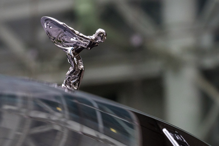 ロールス・ロイス伝統のボンネットマスコット「スピリット・オブ・エクスタシー」も、実に830時間もかけて空力的な特性を煮詰めたという。
