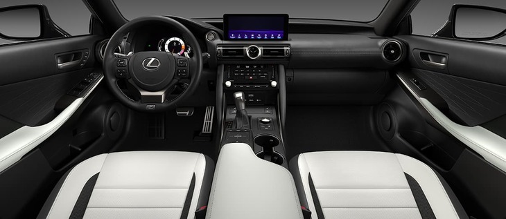 インテリアの基本デザインは既存の「レクサスIS」と変わらないが、シートやステアリングホイールは専用仕立てのものが装着される。