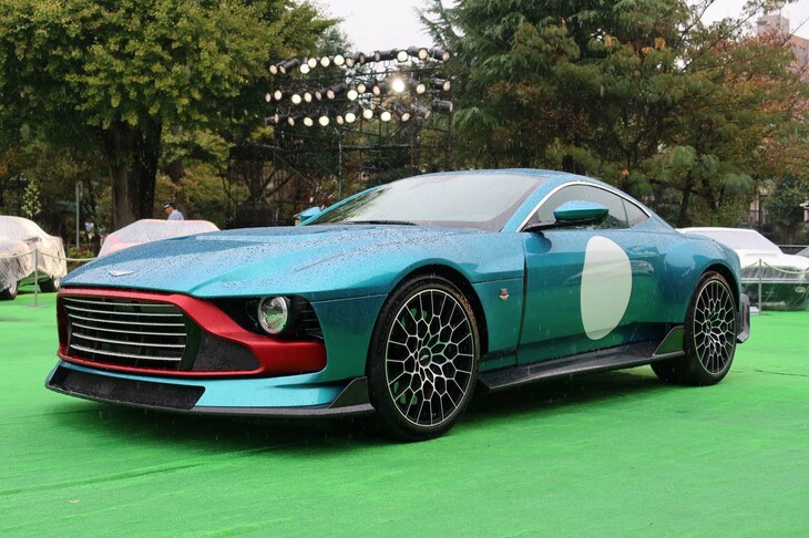 アストンマーティンの創立110周年記念車「ヴァラー」も国内で初めて公開された。