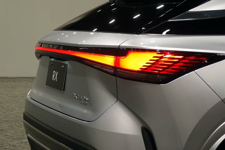 レクサスRX450h＋“バージョンL”（リアコンビランプ）