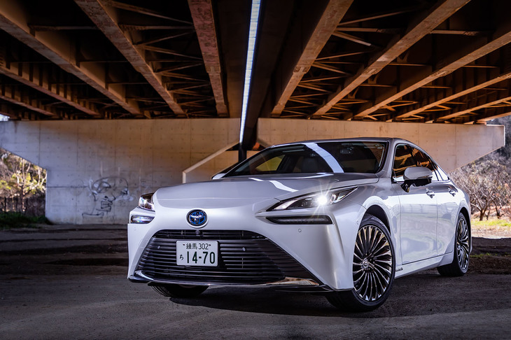 現行型「レクサスLS」にも採用されている「GA-L」プラットフォームを用いて設計された新型「ミライ」。2020年12月9日に販売を開始した。