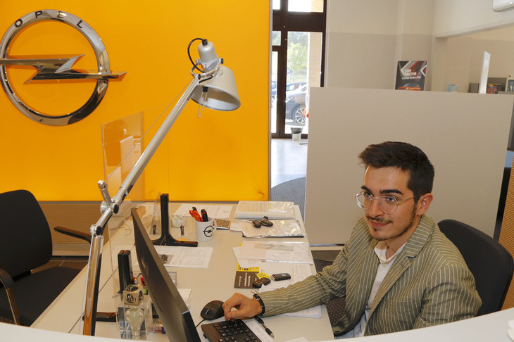 2020年夏に導入されたエコカー奨励金のおかげで、毎日大忙しだ。