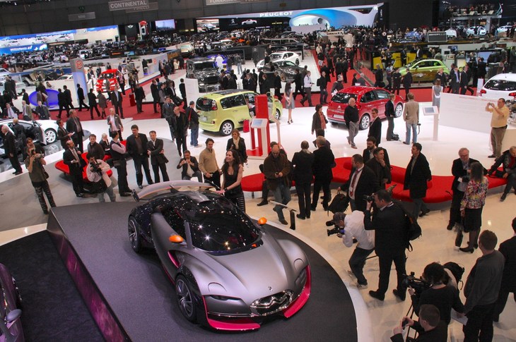 2010年のジュネーブモーターショー会場におけるシトロエンブースで。