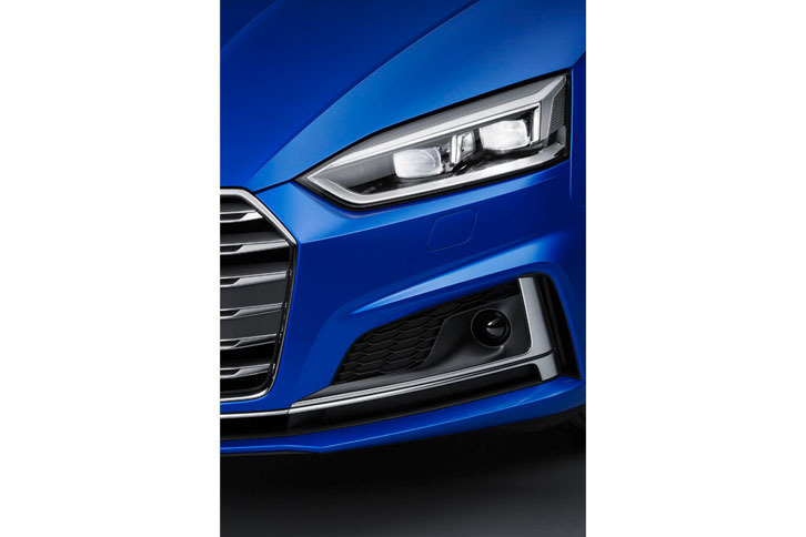 アウディS5スポーツバック