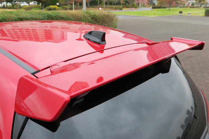 ホンダ・フィット リュクス 無限パーツ装着車（ウイングスポイラー）