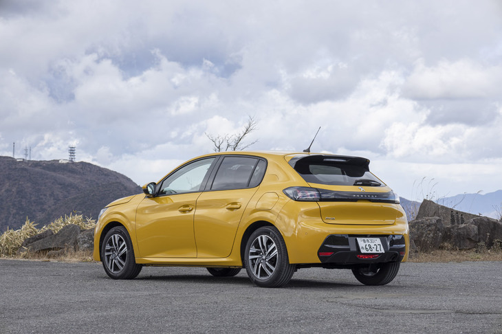 「208」は、ライオンの“かぎ爪”をモチーフにしたというリアコンビネーションランプを採用。