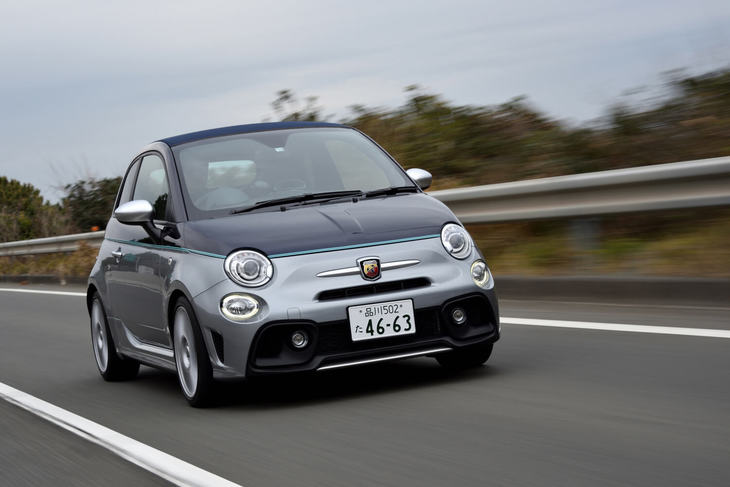 アバルト695Cリヴァーレ