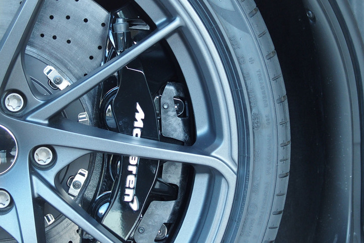 マクラーレン750S（フロントブレーキ）