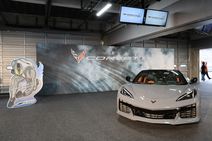 同じく当日発表された「コルベットZ06コンバーチブル」（米国仕様）。