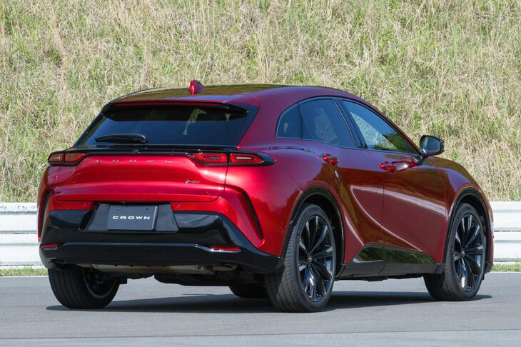 テールランプの上のCピラーに注目。大きく張り出したリアフェンダーに対し、いかにキャビンの後端が絞り込まれているかが分かる。