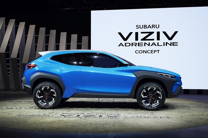 ボディーと別体の樹脂製プロテクターで強靭（きょうじん）さを表現。特に大きなフロントのパネルが目を引く。