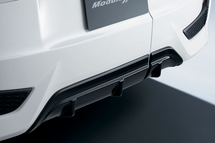 空力性能を向上させる、「リアロアディフューザー」を装備する。