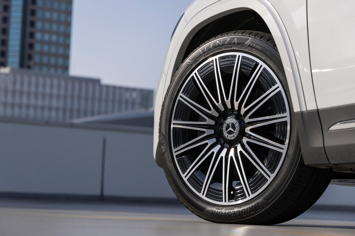 ファッションでいう「おしゃれは足元から」ではないが、購入から数年間付き合うタイヤを選ぶのなら、デザインにもこだわりたい。その点でも「アレンザLX100」は、SUV用プレミアムタイヤとして十分に合格だろう。