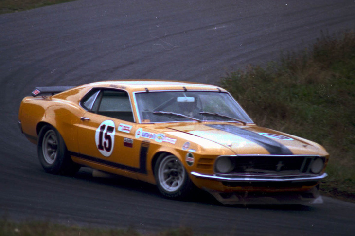 活躍の場をSCCA Trans-Amに変えてからも「マスタング」は強さを示し、シリーズ初開催からワークス参戦をやめる1966～1970年までの間に、1966年、1967年、1970年と3度にわたり年間タイトルに輝いている。写真は1970年。