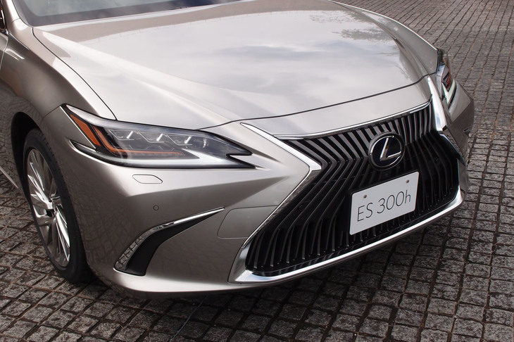 レクサスES300h“バージョンL”（フロントまわり）