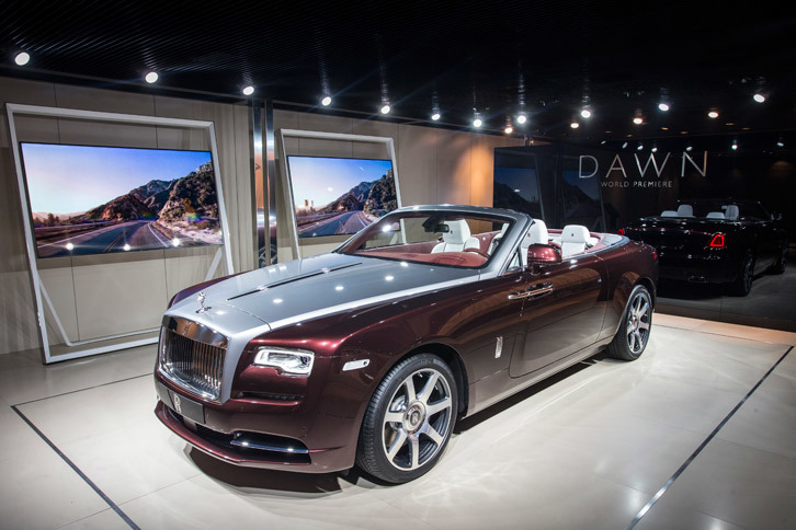2015年のフランクフルトショーで発表されたオープントップモデル「ドーン」。2017年の日本において、最も売れたロールス・ロイスとなった。