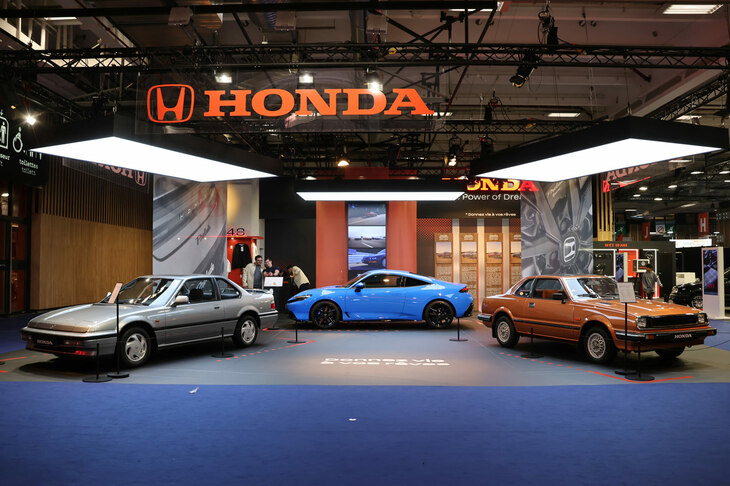 ホンダも久々に復帰。「プレリュード・クラブ・フランス」の助けを借りながら、新型とともに初代および3代目を展示した。