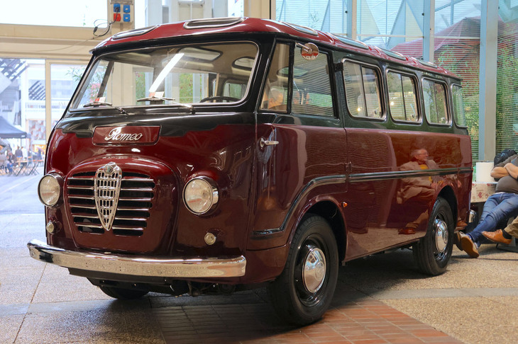 1959年のアルファ・ロメオ製バン「ロメオ」。レストアラーのマルコ氏＆ロベルト氏は、2010年からすでに9台の同型車を修復したという。