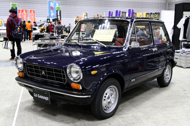 ル・ガラージュが展示していた1973年「アウトビアンキA112エレガンテ」。イタリアで女性オーナーが新車から乗り続けていたという個体で、内外装ともにとてもキレイだった。