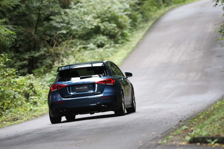 「エディション1」の外装色は、「デニムブルー」と呼ばれるメタリックペイントのみの設定。