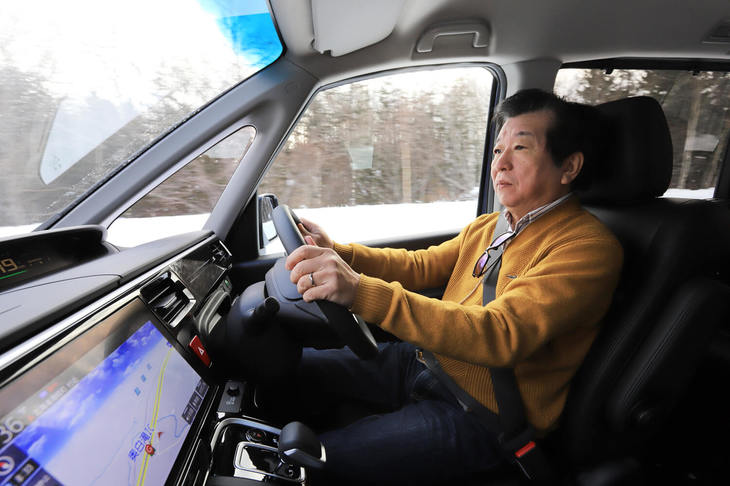 北海道・北見のワインディングロードを走る。