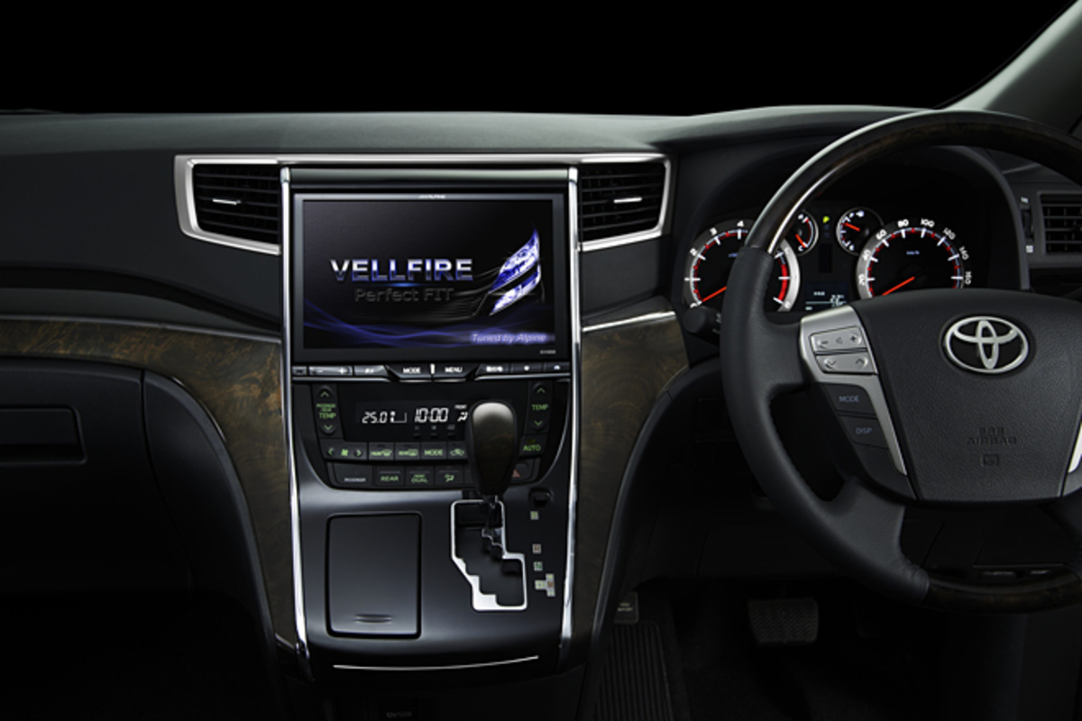 アルパイン、10型大画面の車種専用カーナビ発表 【ニュース】 - webCG