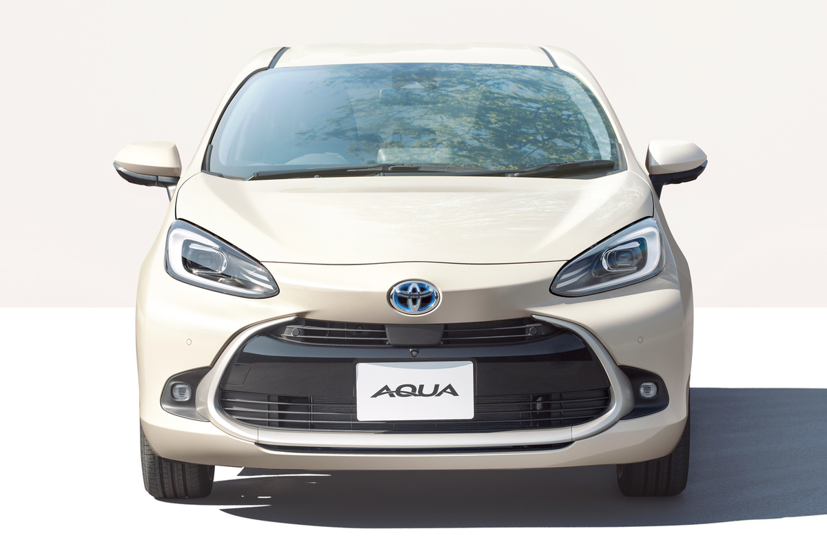 トヨタ アクア　ハイブリッド自動車　車検令和9年/8 トヨタがハイブリッドカーの新型「アクア」を発売 従来モデルから燃費