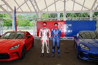 テストドライバーとして開発に携わった、レーシングドライバーの佐々木雅弘選手（左）と井口卓人選手（右）。