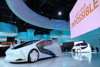 【東京モーターショー2017】トヨタ、“未来の愛車”から新型「センチュリー」までを披露