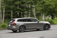 路面状態や速度域を問わず、乗り心地のよさを感じた「V60 T6 Twin Engine AWDインスクリプション」。