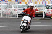 エンジンを搭載した「ベンリィ」と比べ、圧倒的にトルクフルなのが「ベンリィe：」の特徴。配送などのビジネスユースに対しては、こちらのほうが素性はよさそうだ。