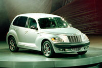 「クライスラーPTクルーザー」（2000-2010年）。日本でも人気を博したので、覚えている人も多いはず。