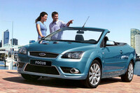 2代目にはピニンファリーナ製のボディーをまとったクーペカブリオレも存在した。