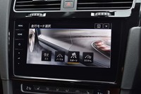 走行モードは、エコ／ノーマル／スポーツに個人設定のカスタムを加えた計4種類が選べる。