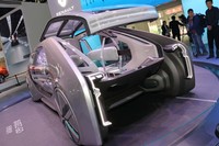 「EZ-GO」は2018年4月の北京ショーにも展示されていた。ただし、ブースのスペースの都合か、ジュネーブのときとは異なり乗降性がアピールされていなかったのが残念。