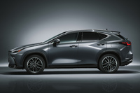 充実した装備が特徴の「バージョンL」。各種快適装備に加え、20インチホイールや、3眼のフルLEDヘッドランプ（他のグレードでは基本的にオプション扱い）なども特徴だ。