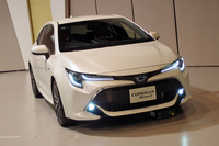 「トヨタ・カローラ スポーツ」