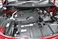 2リッター直4ディーゼルターボエンジンは180psと400Nmを生み出す。JC08モード燃費は18.7km/リッター。