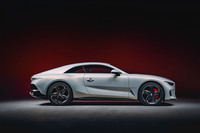 専用デザインの22インチホイールは、「ブラッククリスタル」塗装にブライトマシニング＆ポリッシュ仕上げが施されている。