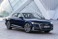 こちらが現行型「A8」。基幹セダンのラインナップが、“縮尺をいじっただけ”のような相似形のデザインをしているのは、アウディだけでなくメルセデス・ベンツやBMWも同じだ。