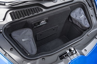 「ウラカンEVO」と同様に、フロントボンネット下に容量100リッターのラゲッジスペースが用意されている。