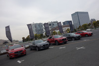 マツダが先進安全技術「i-ACTIVSENSE」を標準装備化すると発表した新世代商品群の5車種。「ロードスター」は車高が低く、カメラやセンサーの取り付けられる高さに制限があるため、標準装備化はまだ準備中とのことだ。