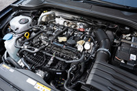 エンジンには先代同様「EA888」型2リッター直4ターボエンジンを採用。最高出力は320PS、最大トルクは420N・mと、先代よりそれぞれ10PS、20N・mアップしている。