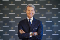 アウトモビリ・ランボルギーニの会長兼CEO、ステファン・ヴィンケルマン氏。2005年から2016年まで同社の社長兼CEOを務め、クワトロ社のCEO、ブガッティ・オートモービルズの社長を経て、2020年12月に再びランボルギーニのトップに舞い戻った。