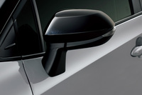 「カローラ アクティブスポーツ」のカラードサイドミラー。
