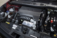 「2008」には最高出力130PS、最大トルク205N・mの1.2リッター直3ターボエンジンが搭載される。トランスミッションは8段ATを組み合わせている。