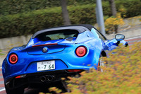 「4Cスパイダー」の車両重量は1060kg。クーペからの重量増は10kgに抑えられている。